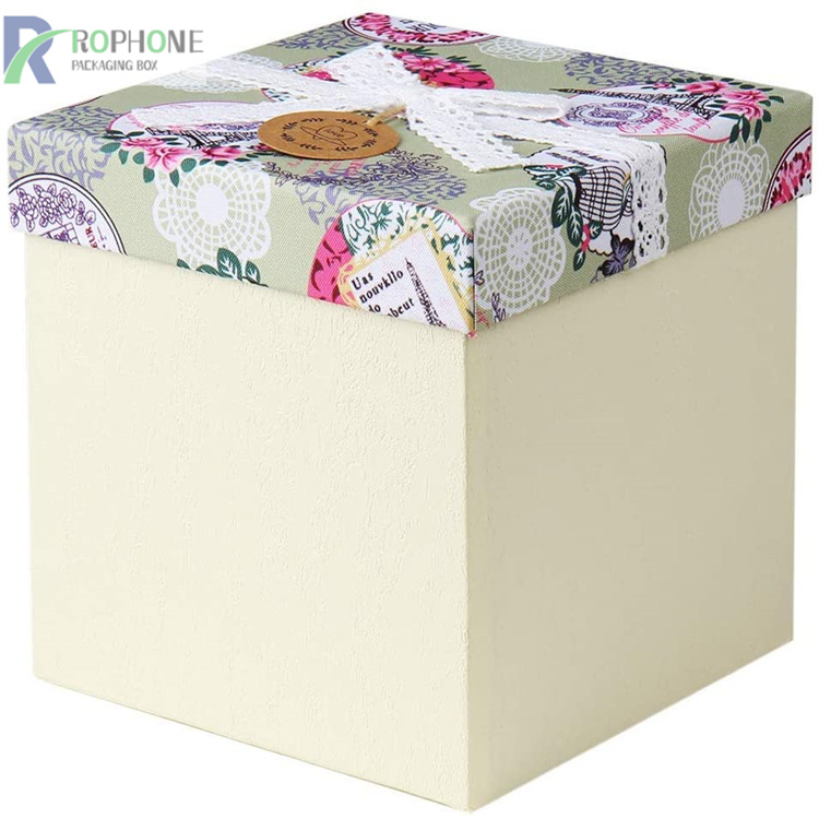Empty gift boxes